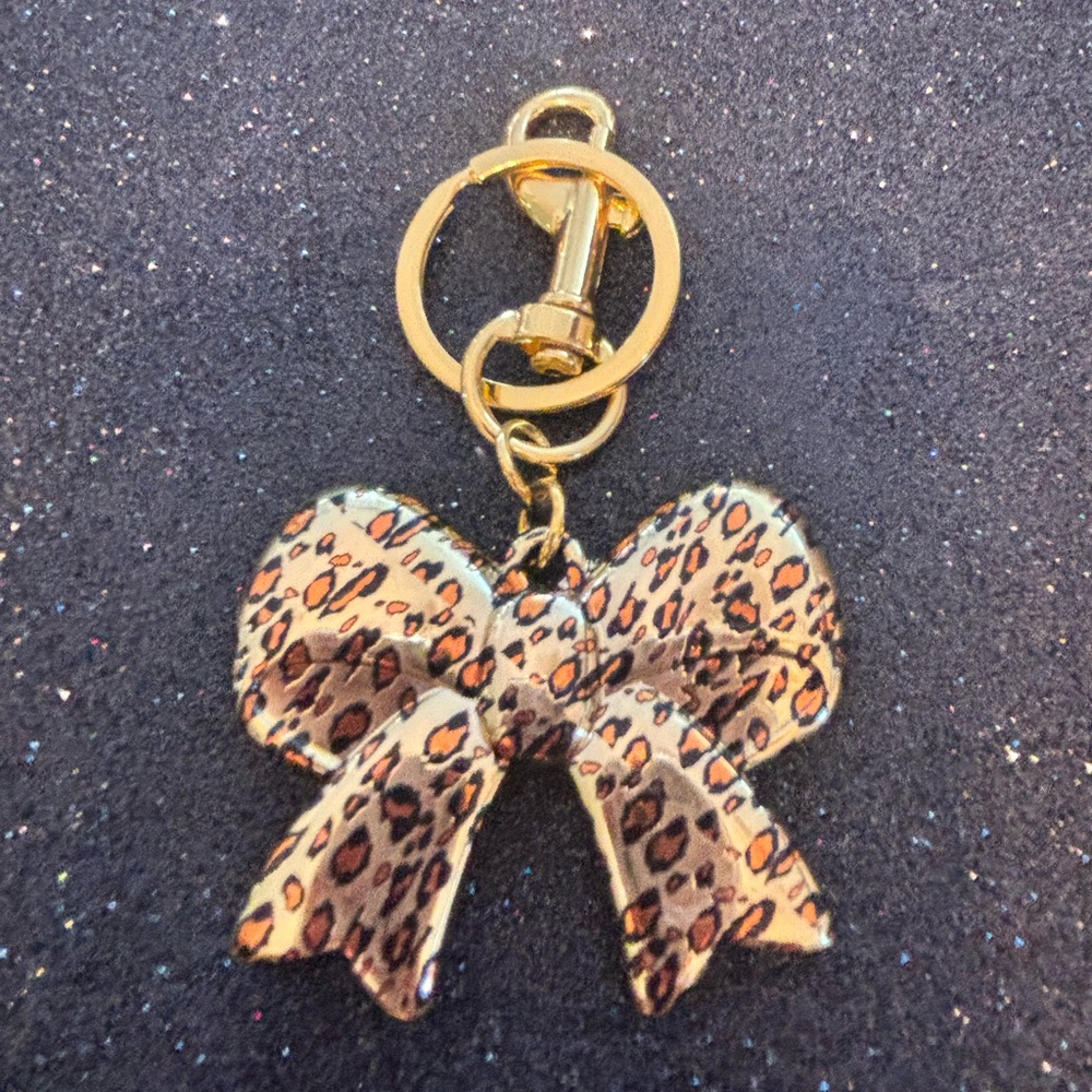 Leopard Print Keychain Set - Picture 3 of 5